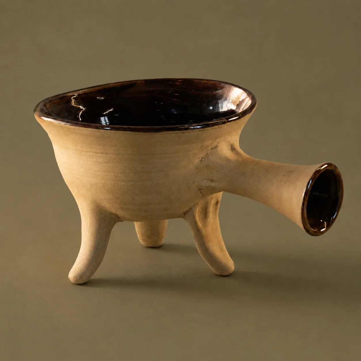 Large Three-Legged Pot — Cannon Handle, rim curved outward
